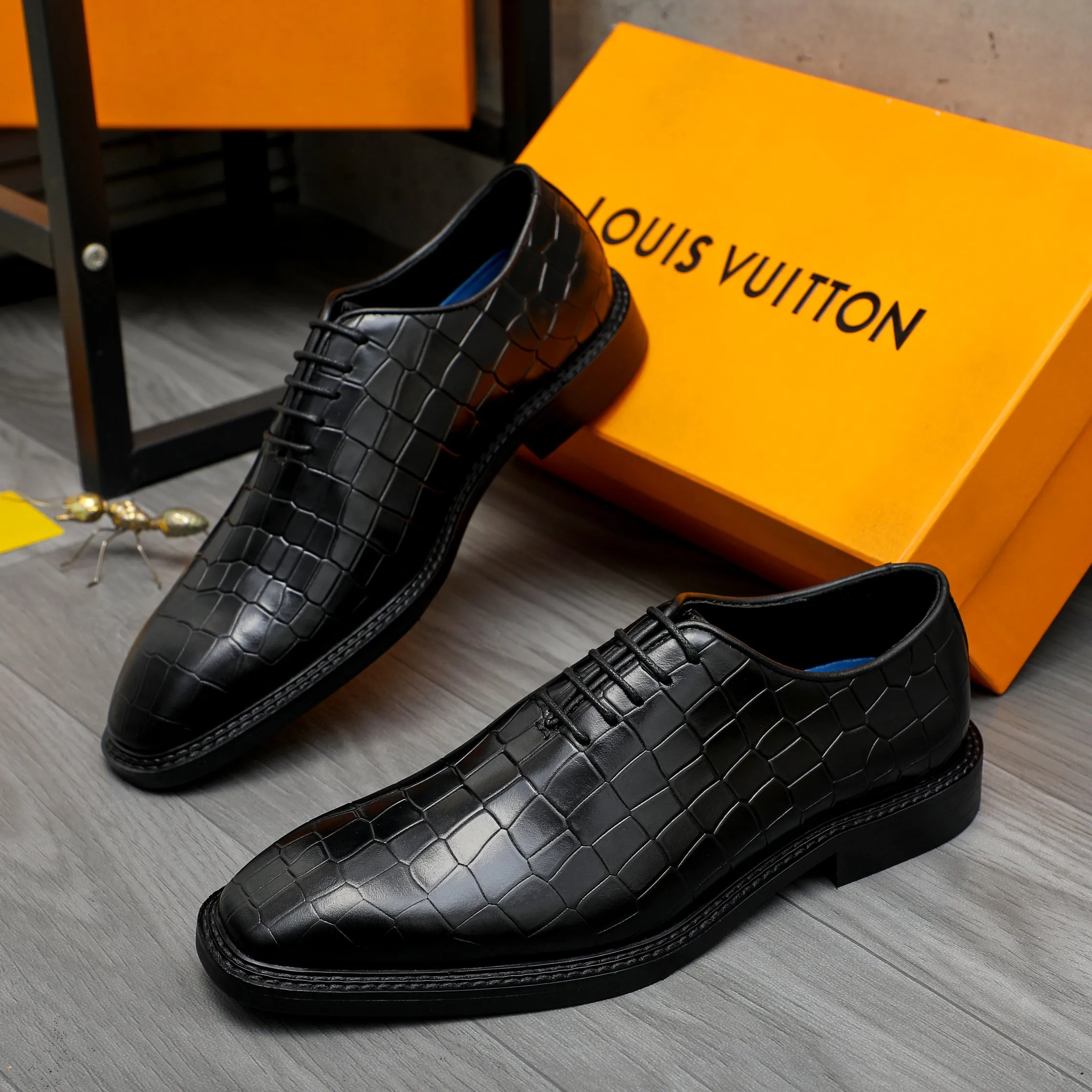 Men's shoes 💰p480 Product trademark: LV (Louis Vuitton) business lace-up leather shoes Regular size: 38-45 (45 is custom-made and non-returnable) Product materials: Selected high-quality stone grain cowhide upper, cowhide lining, rubber outsole